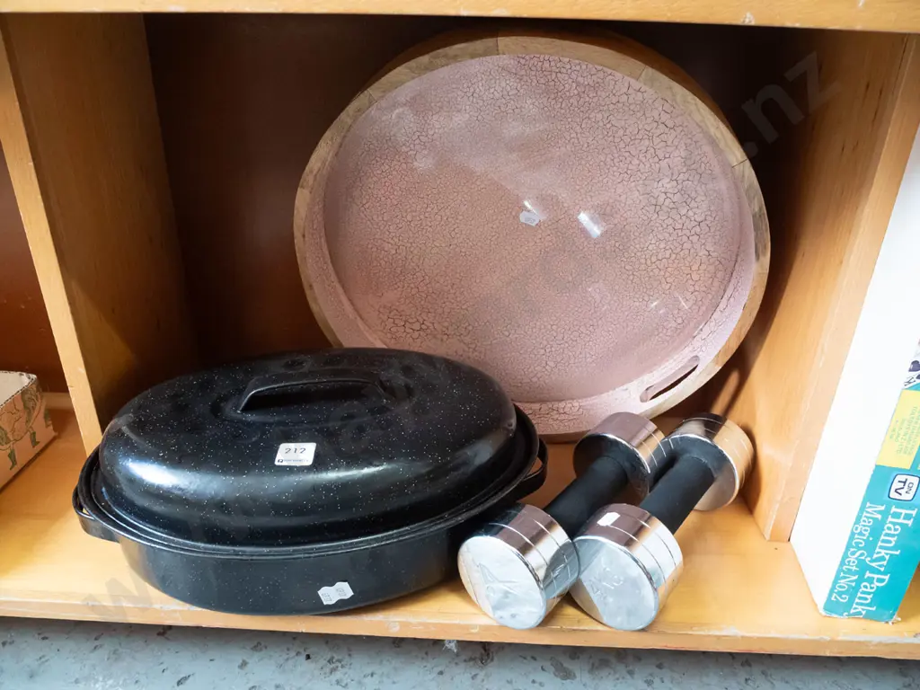 hand weights, tray & black speckled enamel casserole Image 1++
