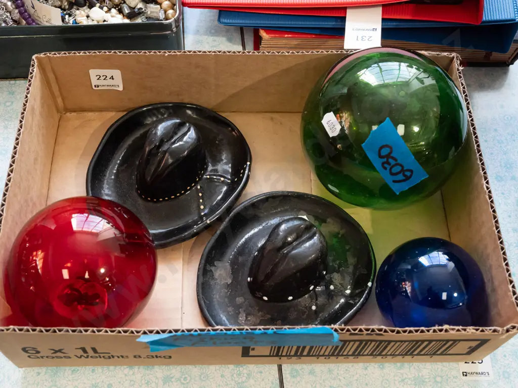 3x glass Japanese fishing floats, 2x cast iron cowboy hat ashtrays Image 1++
