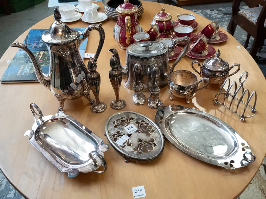 plated ware; teapots, creamers, sugar etc Coffee pot H300 Image 1++