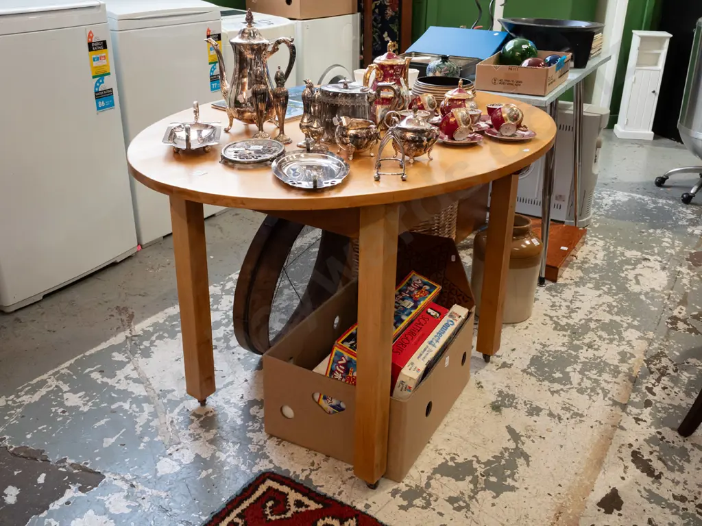 solid rimu oval table H765 W1230 D910 Image 1++