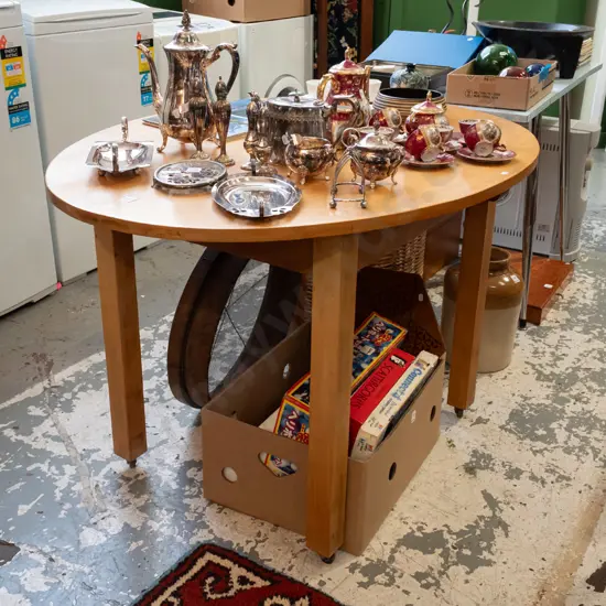 solid rimu oval table H765 W1230 D910