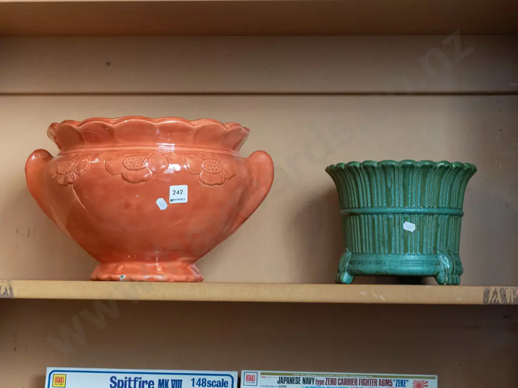 2x ceramic jardinieres H220 Image 1++