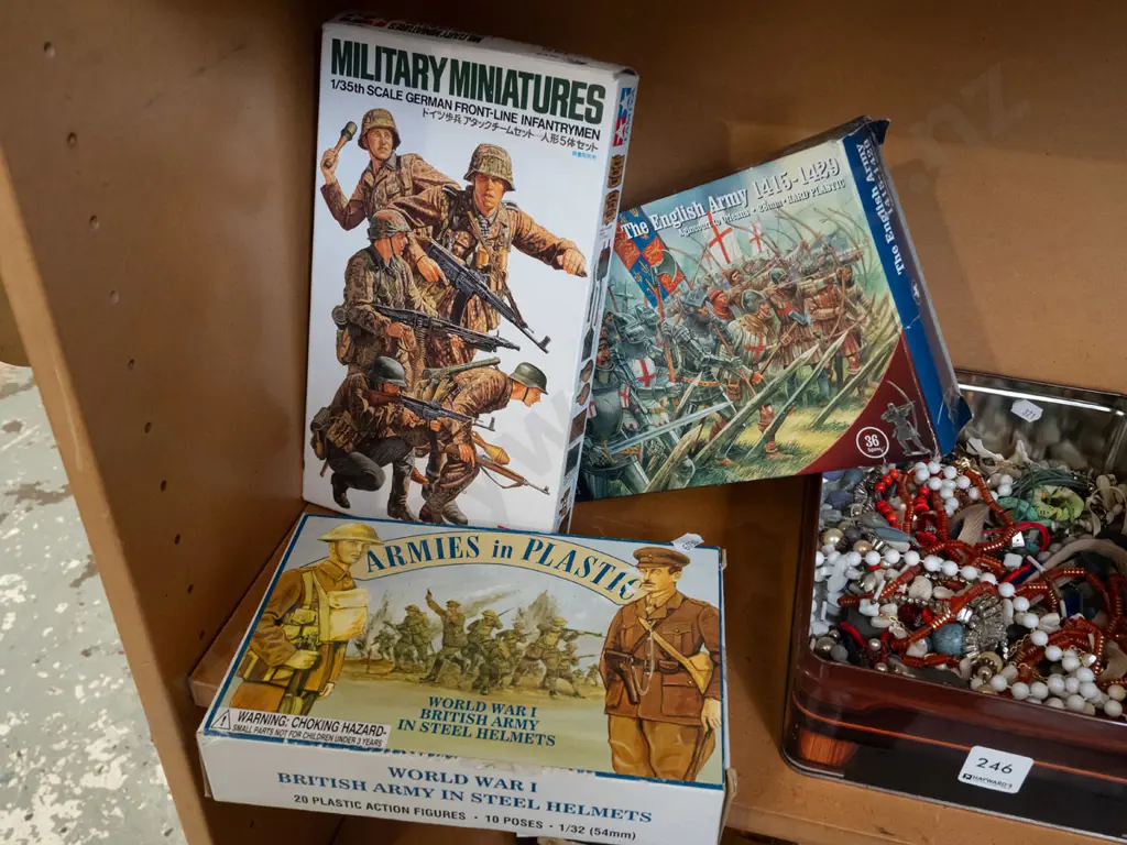 3x boxes of military soldiers Image 1++