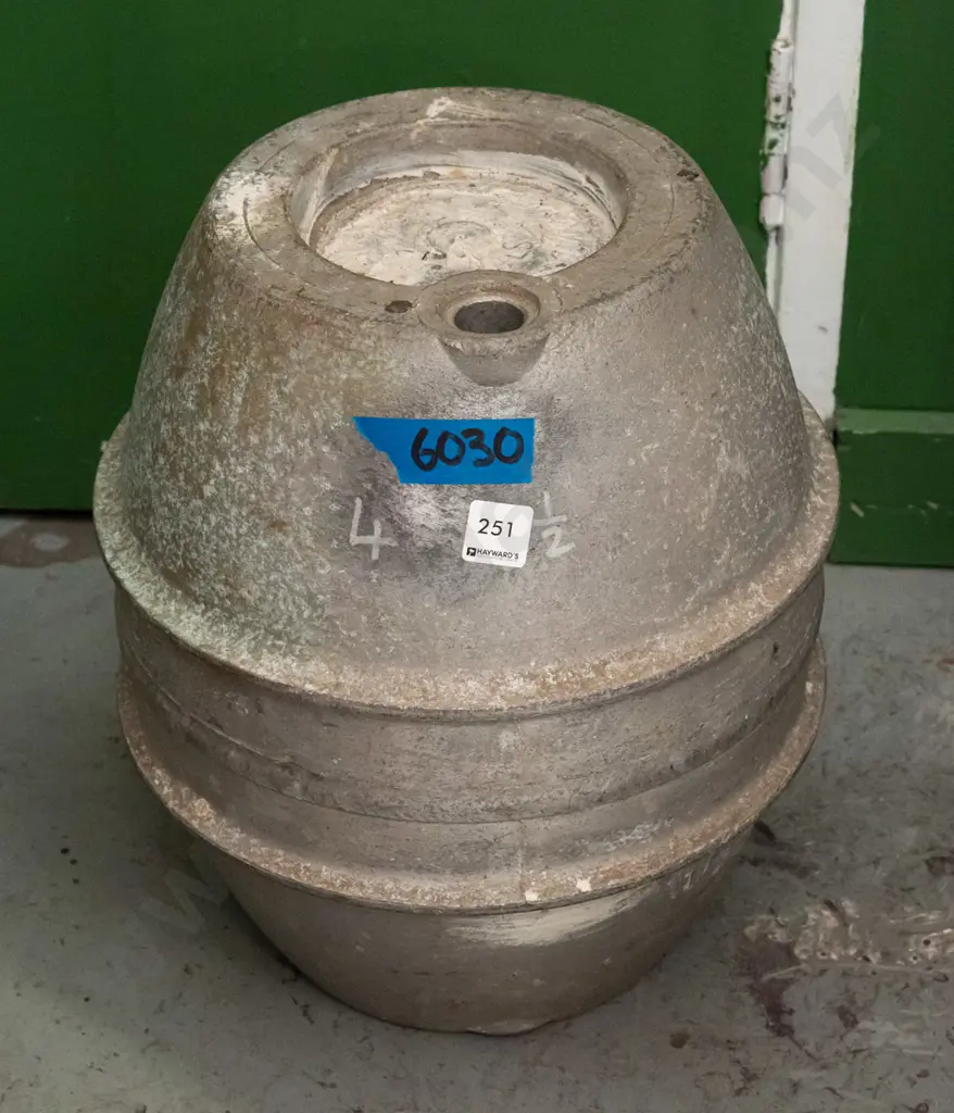 heavy cast alloy keg Image 1++
