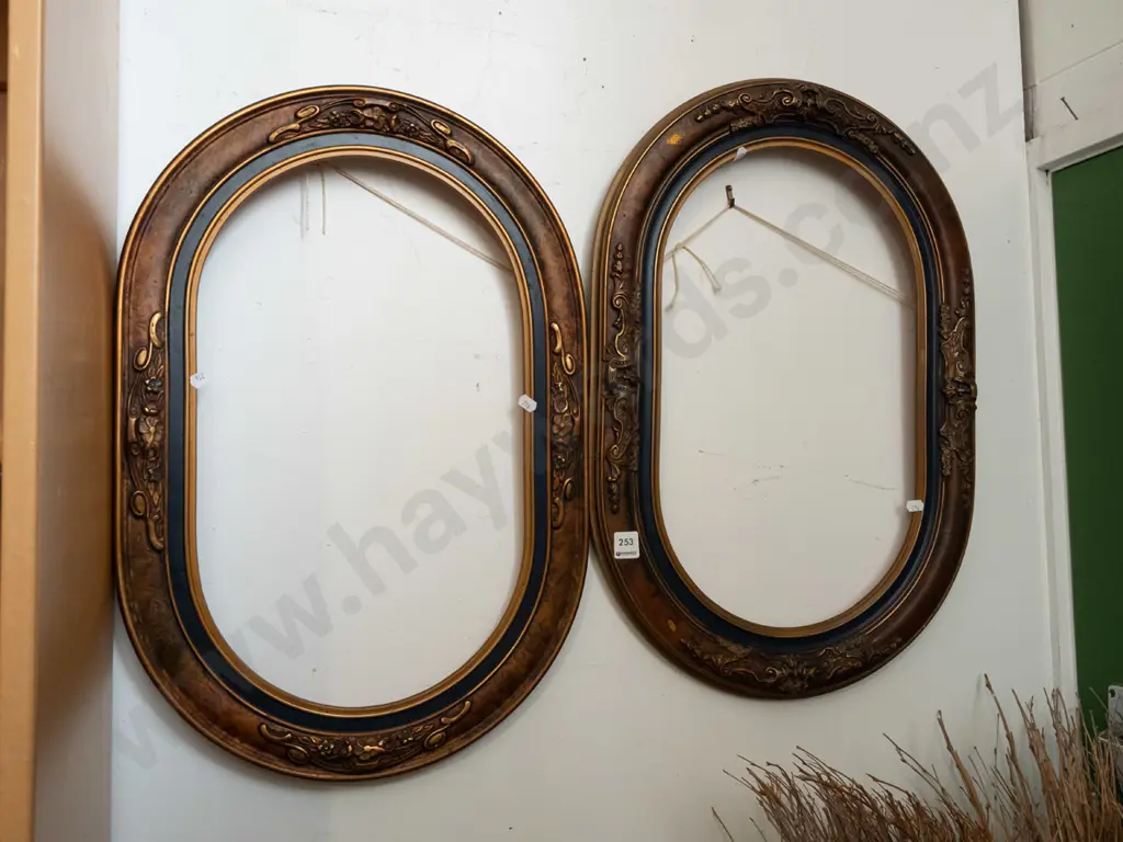 2x ornate composite oval frames - no  glass Image 1++