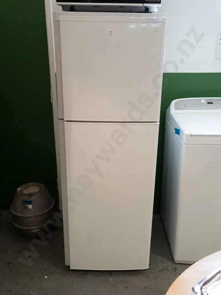 Mitsubishi fridge freezer H1600 W550 D580 Image 1++