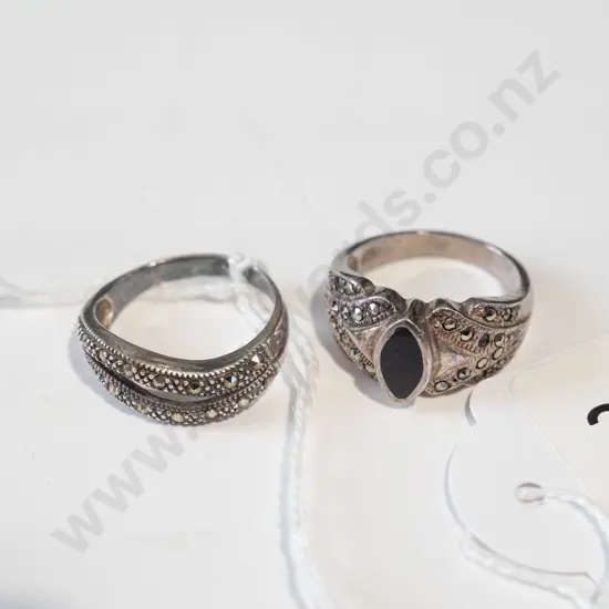 2x sterling silver marcasite rings - 1 missing 2 stones