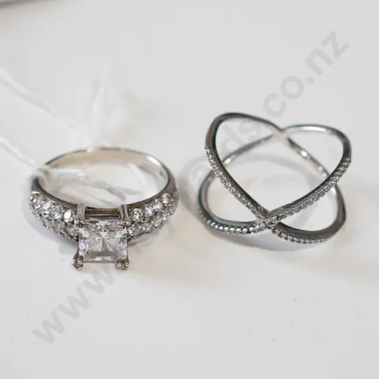 2x sterling silver rings - stones missing from crossover ring