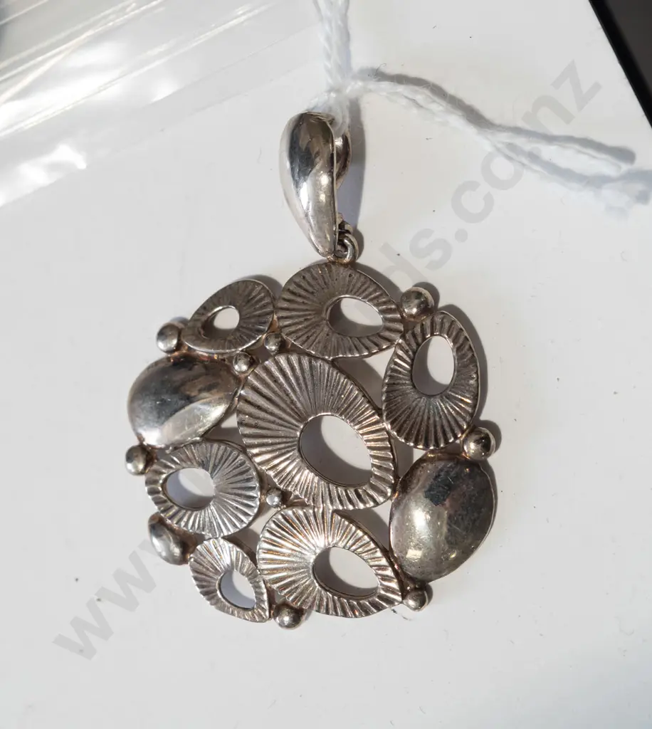 sterling silver modern pendant 9gm Image 1++