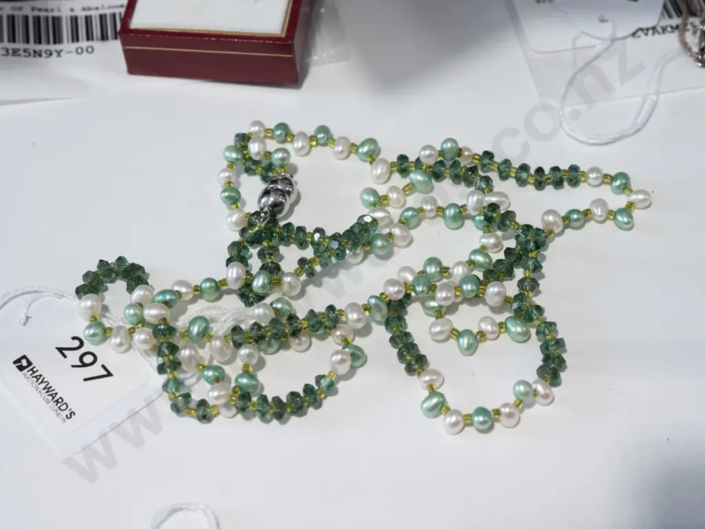 green & white fresh water pearl faceted beaded necklace 34gm Image 1++