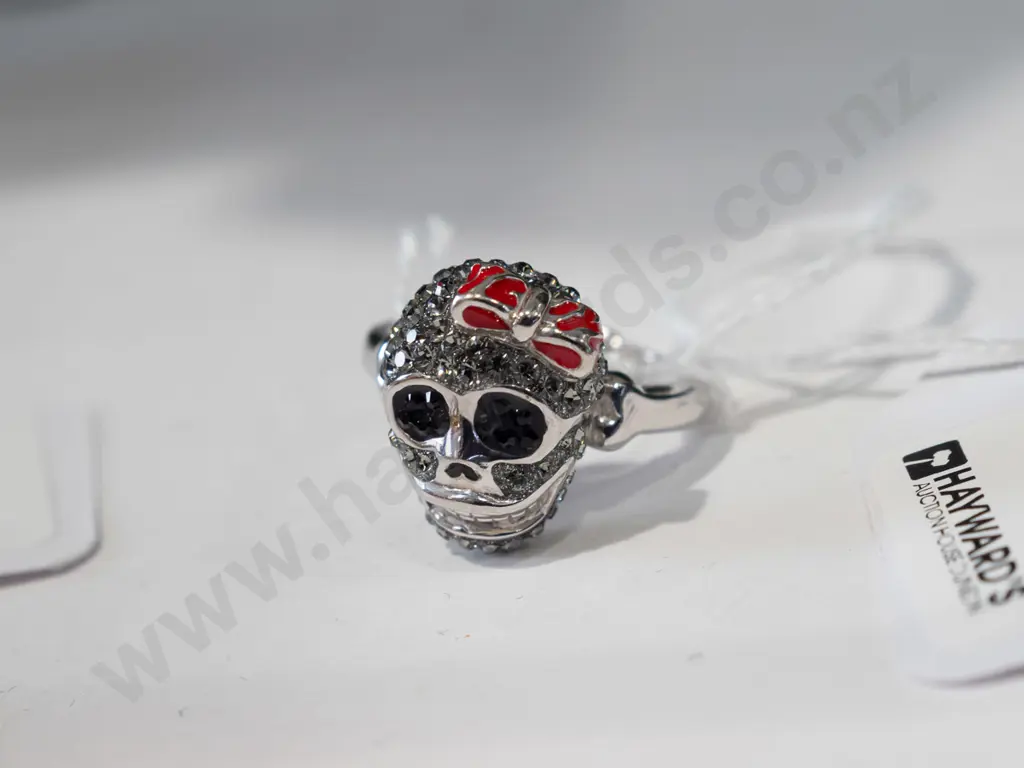 sterling silver skull ring 6gm Image 1++