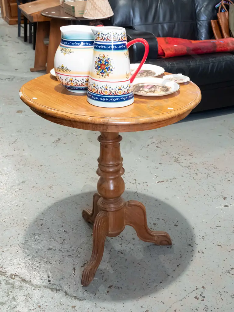pedestal ocasional table H700 Diam640 Image 1++