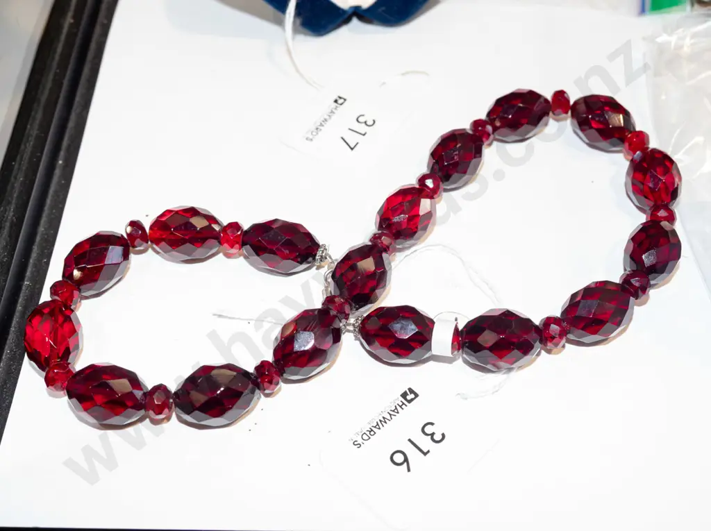 deep red glass necklace with sterling silver clasp 102gm Image 1++