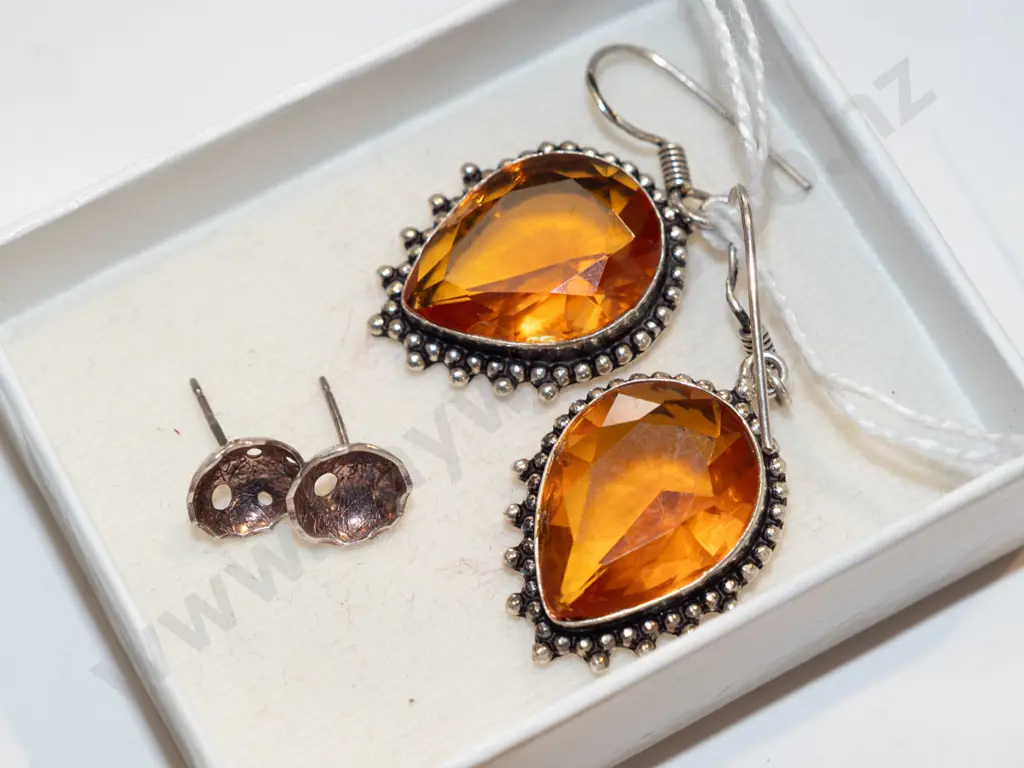 2 pairs of sterling silver earrings 10gm Image 1++