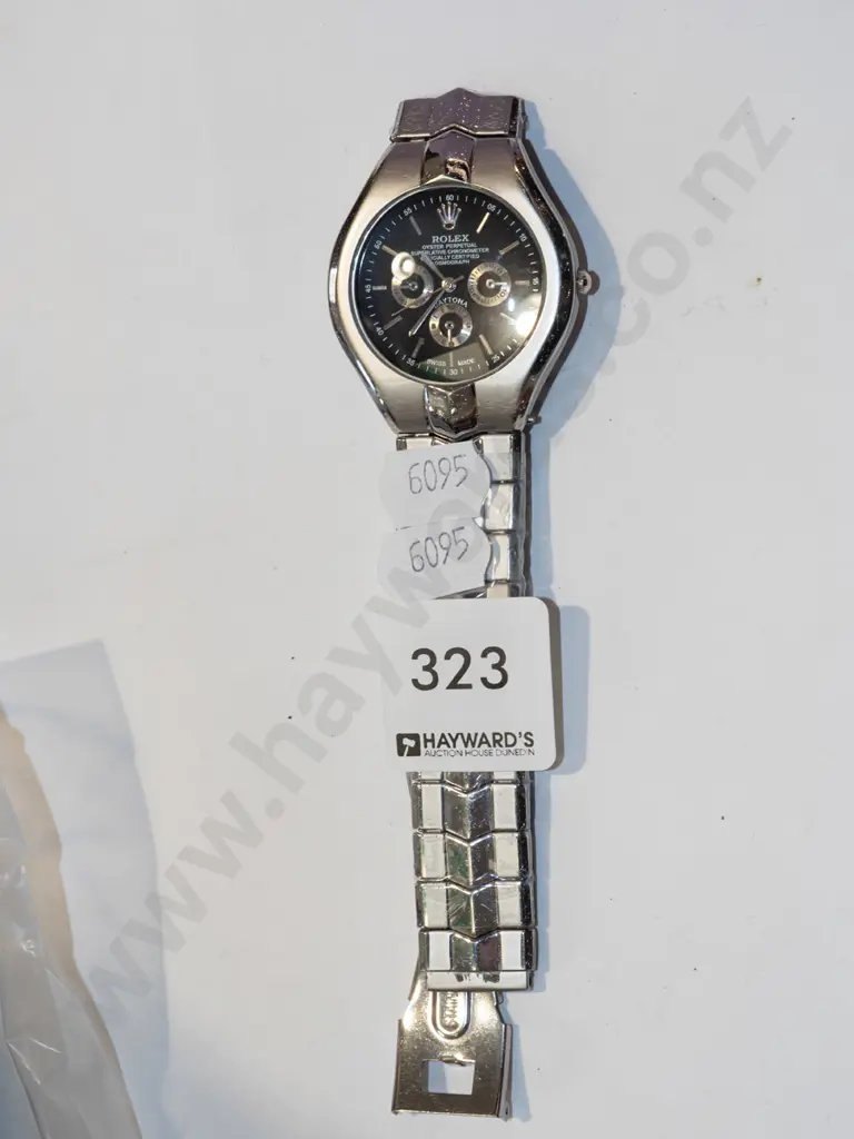 men's wristwatch Image 1++