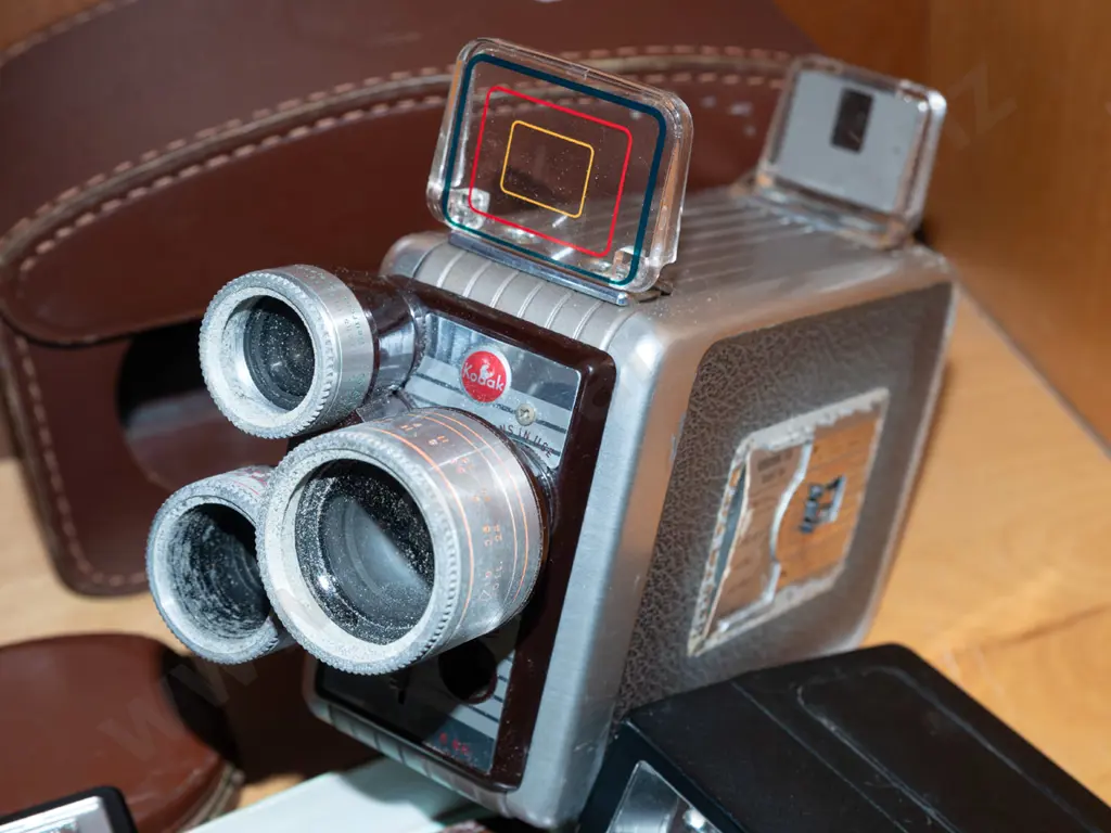 box; Nikon F-401 35mm camera, flashes and accessories, Brownie movie camera Image 1++