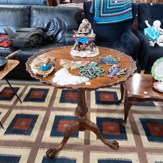 mahogany pedestal occasional table - repairs to leg - tilting mechanism not working H720 Diam690
