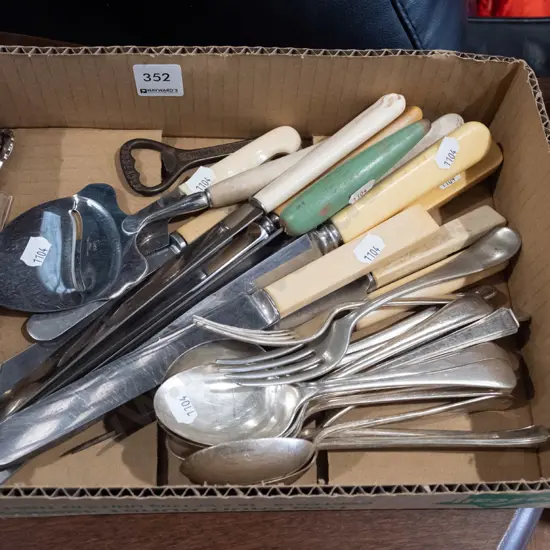 box of cutlery