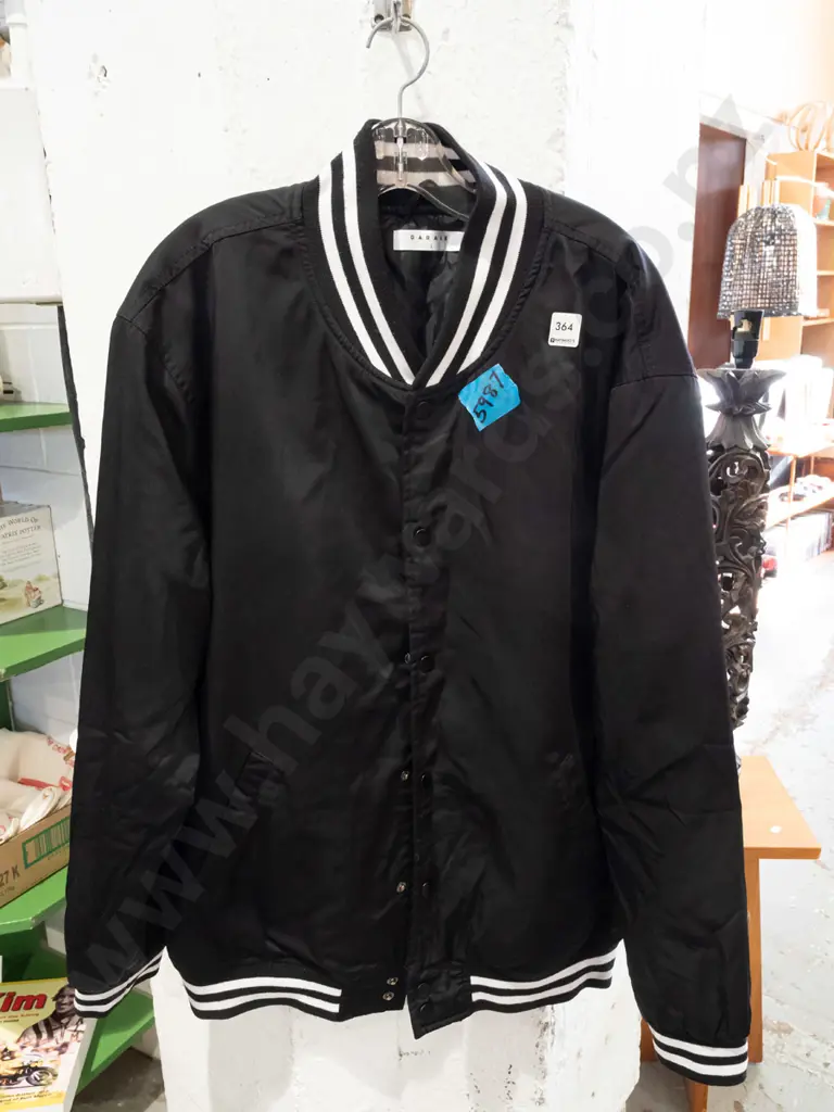 black jacket - size Large Image 1++