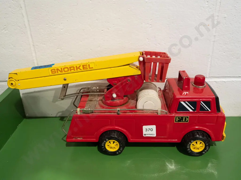 tin toy  truck L440 Image 1++