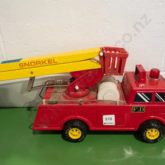 tin toy  truck L440