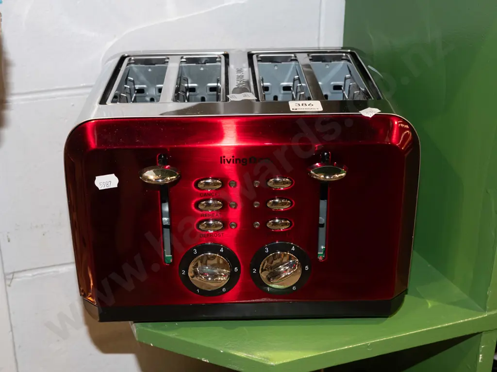 as new Living and Co 4 slice toaster Image 1++