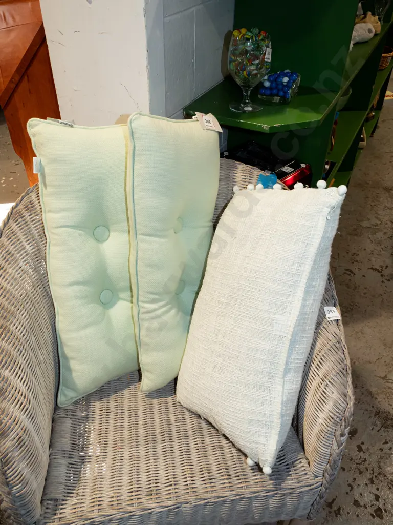 3x as new cushions Image 1++