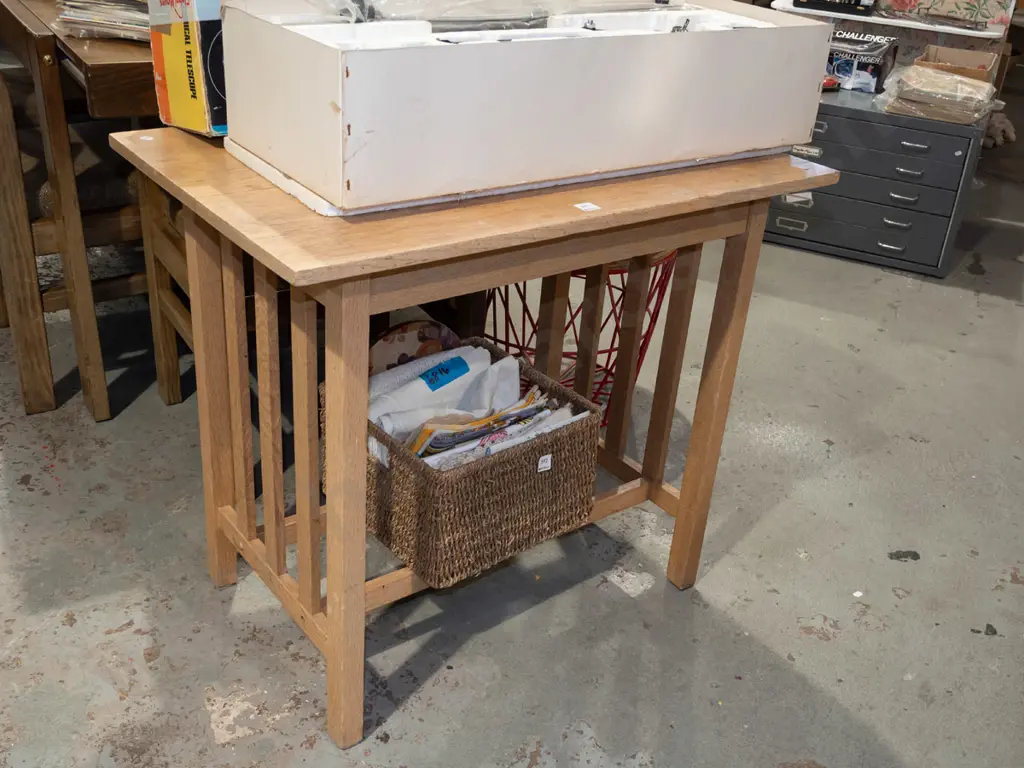 arts and craft 2 tier table - needs attention H740 W840 D550 Image 1++