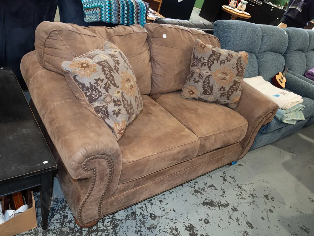 brown suedette rolled arm 2 seater settee, 2 matching floral cushions Image 1++