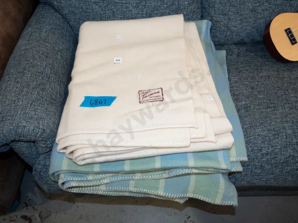 2x woollen blankets Image 1++