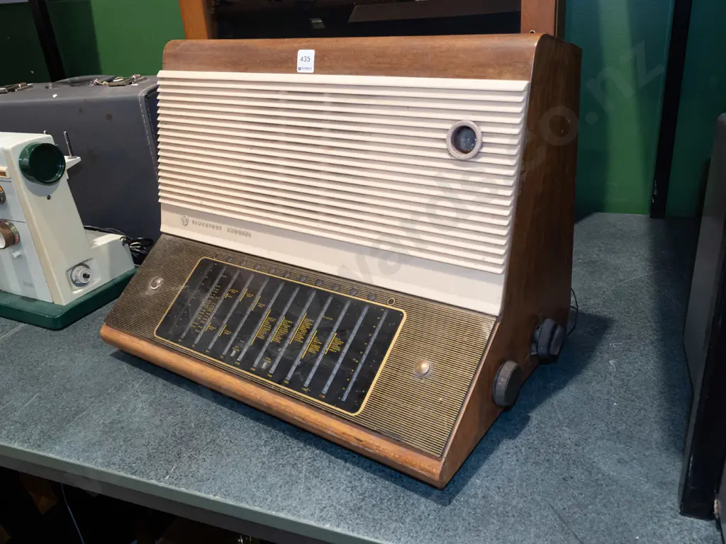 retro Pye retro mantle valve radio H400 W530 D350 Image 1++