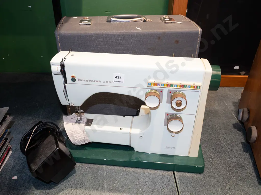 Husqvarna 200 sewing machine Image 1++