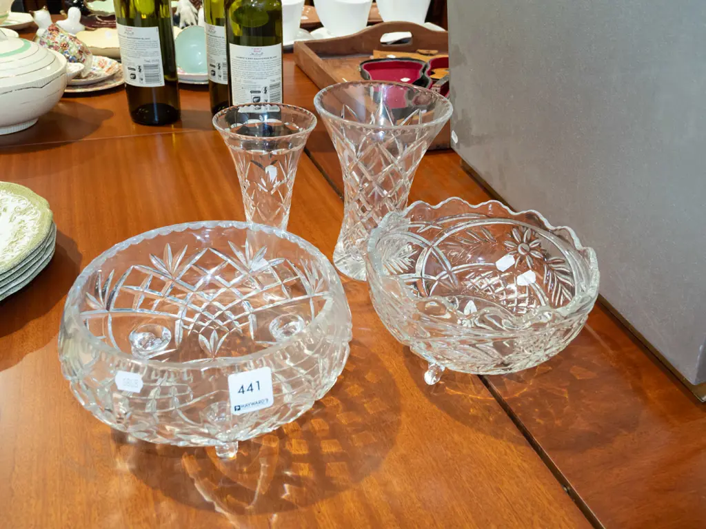 2x cut crytal footed bowls, 2x vases H170 Image 1++