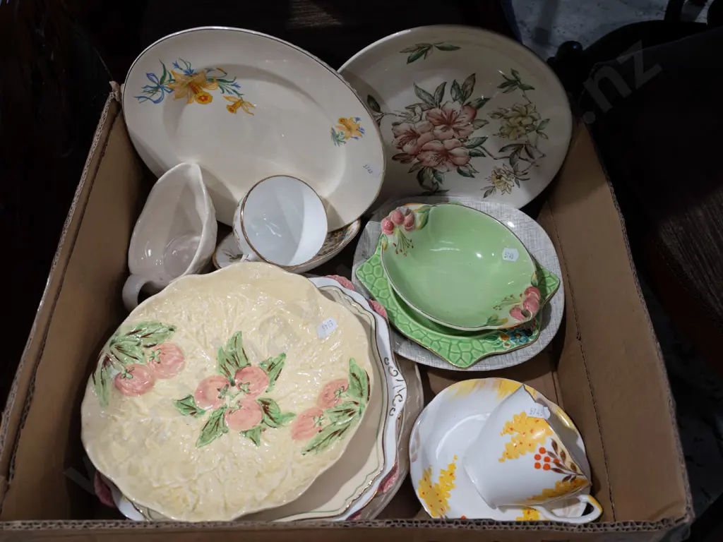 box; cups, saucers, plates etc Image 1++