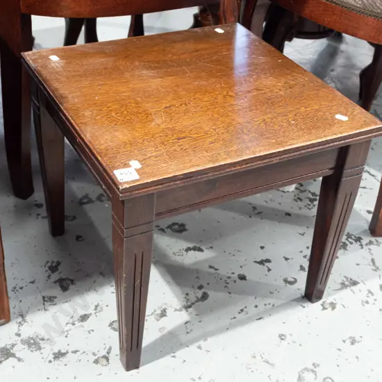 small mahogany end table H360 W410 D405