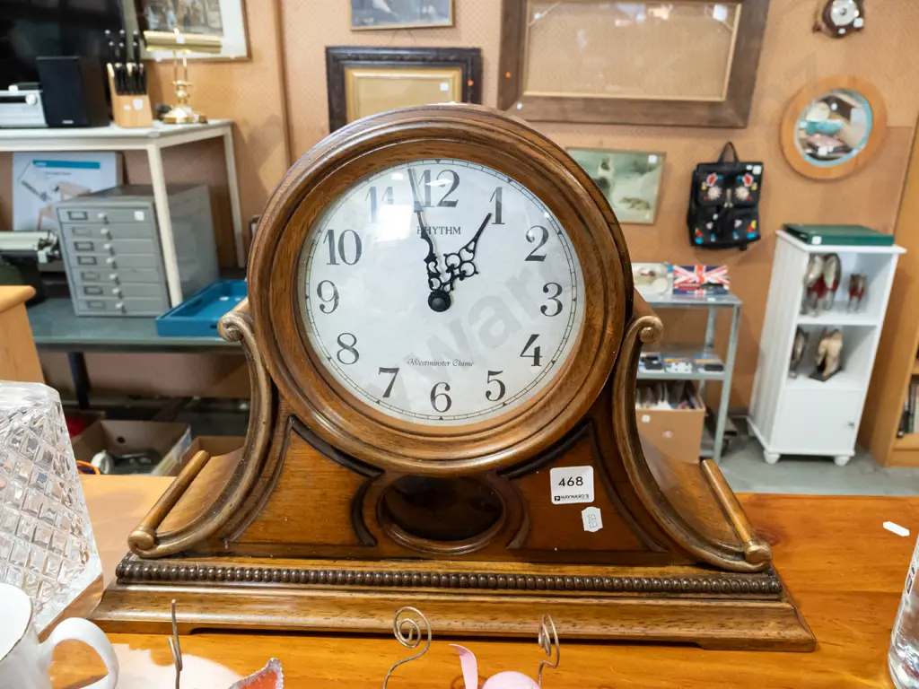 reproduction wood cased mantle clock H320 Image 1++