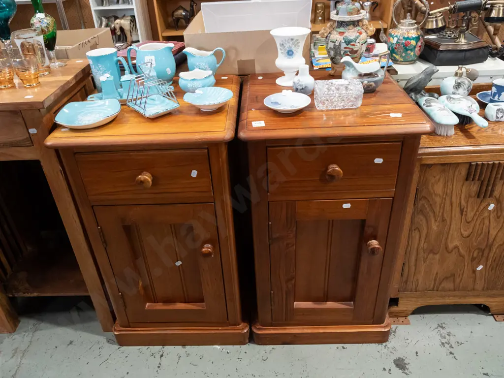 2x solid pine 1 door 1 drawer cabinets Image 1++