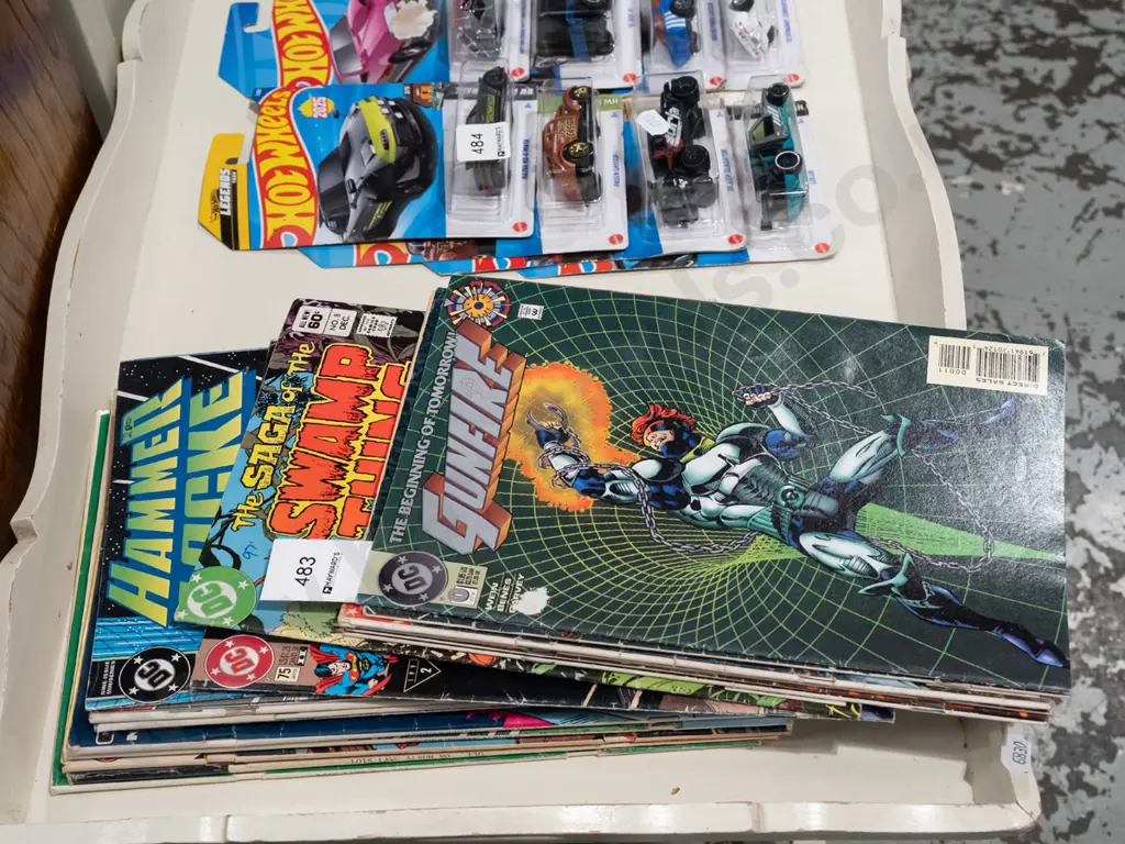 stack of DC comics Image 1++