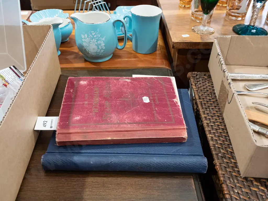 2x stamp albums Image 1++