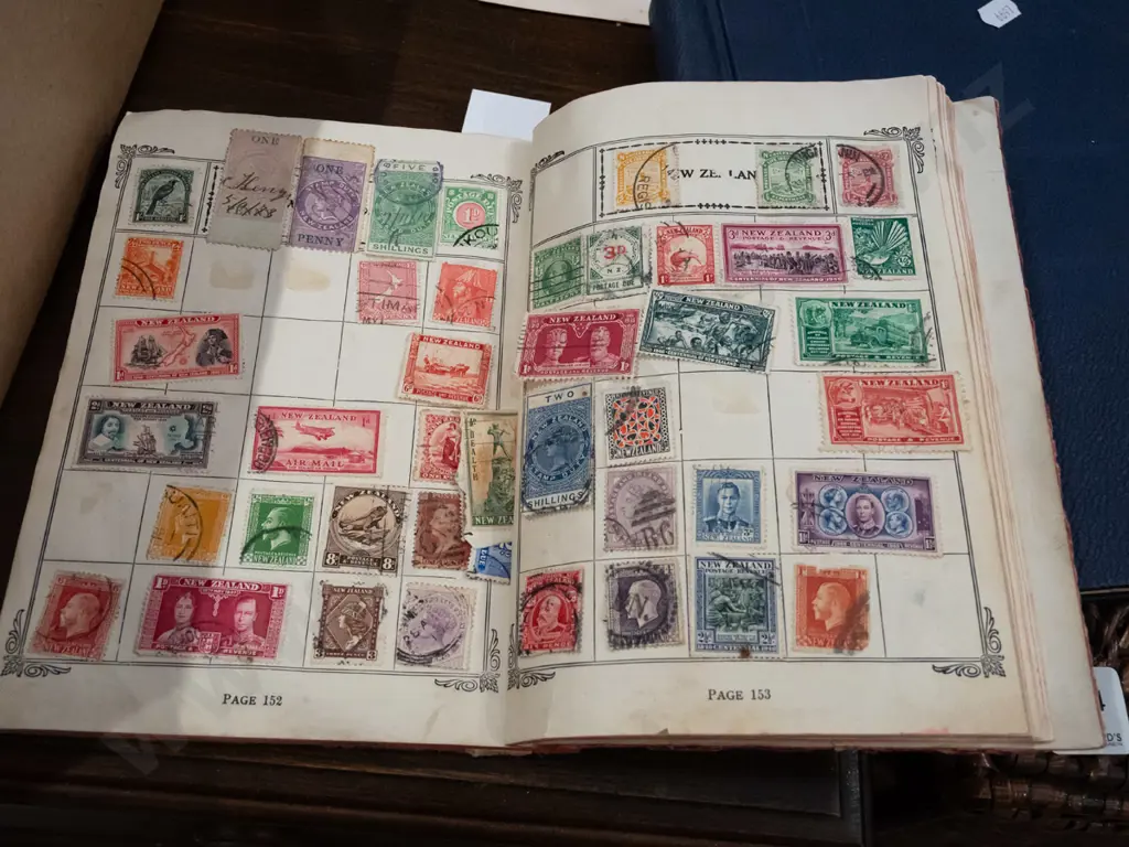 2x stamp albums Image 1++