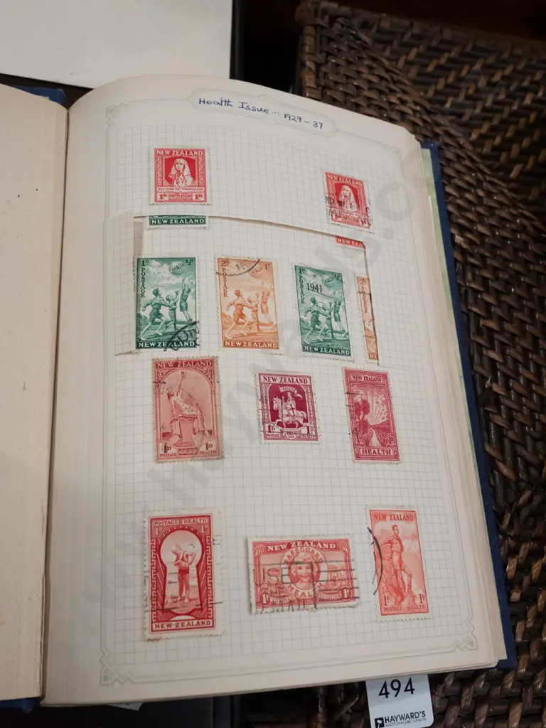 2x stamp albums Image 1++