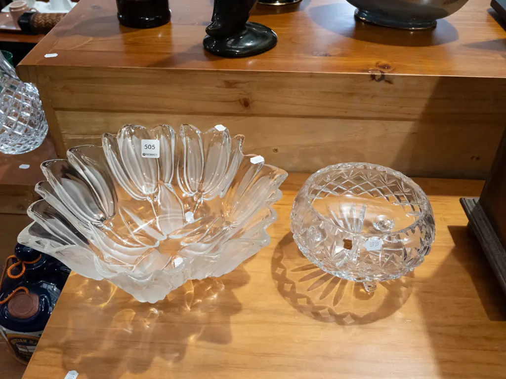 Lalique style tulip bowl Diam300, cut crystal bowl Image 1++