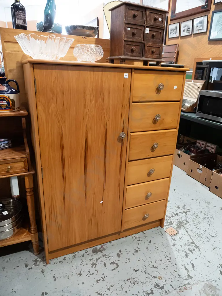 solid rimu 6 drawer 1 door manrobe H1210 W940 D400 Image 1++