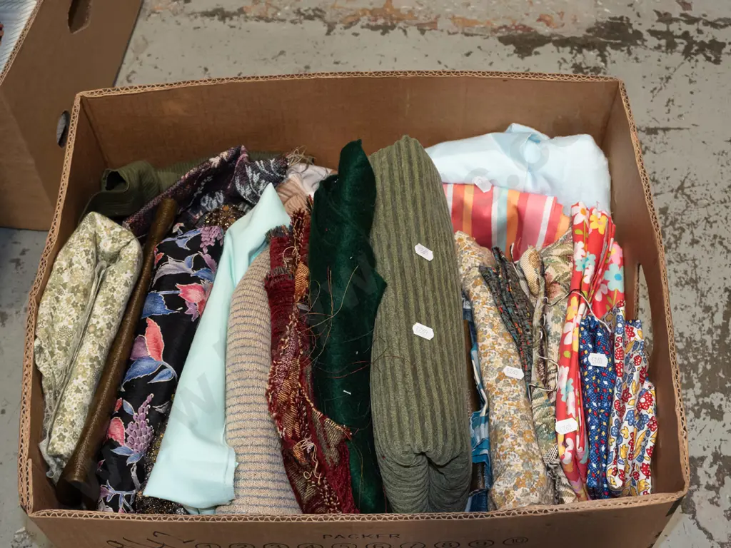 box of fabric pieces Image 1++