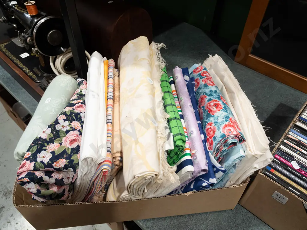 box of fabric pieces Image 1++