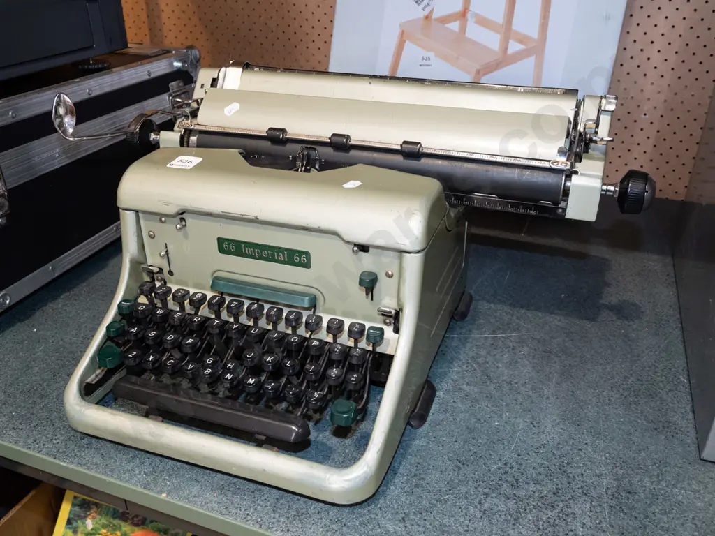 66 Imperial typewriter Image 1++