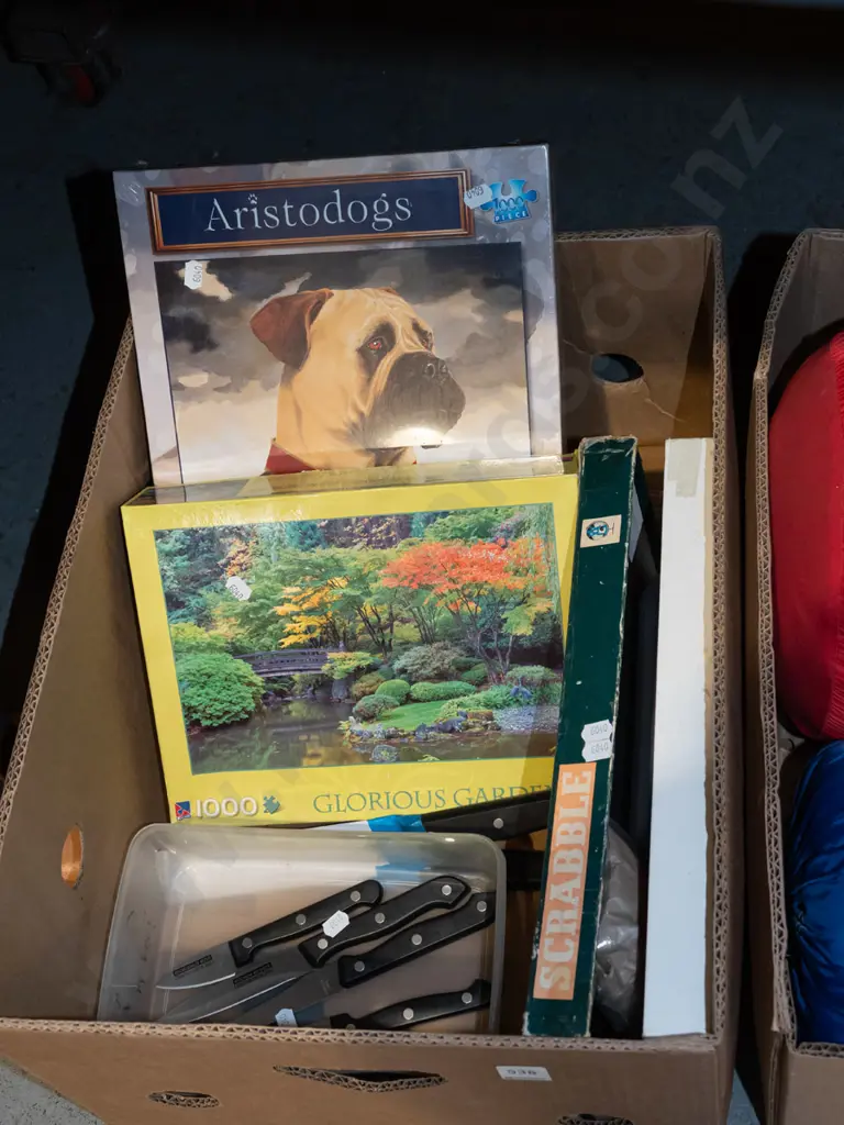 box; puzzles, knives, scrabble Image 1++