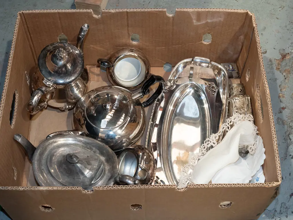 box; plated ware trays, teapots, coffee pots etc Image 1++