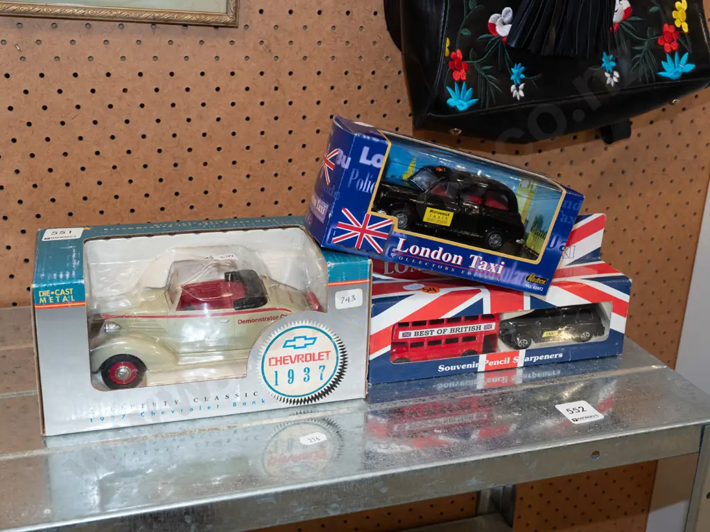 3x boxed diecast toy vehicles Image 1++