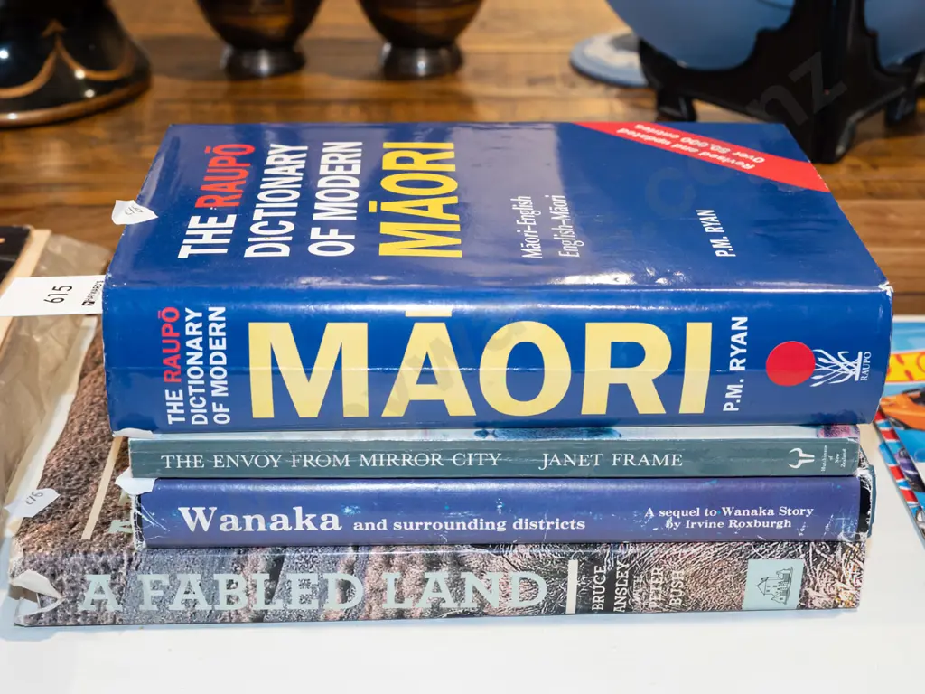 Maori dictionary, 3x other NZ books Image 1++